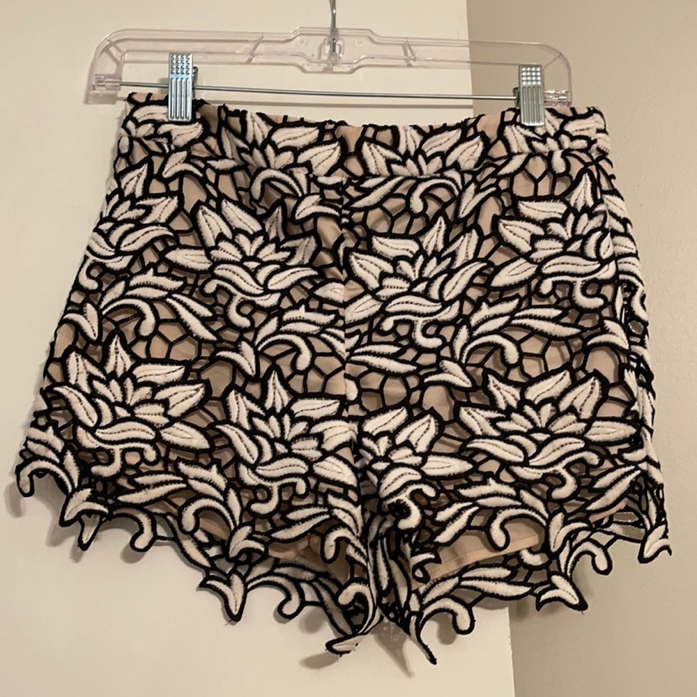 A+O lace shorts